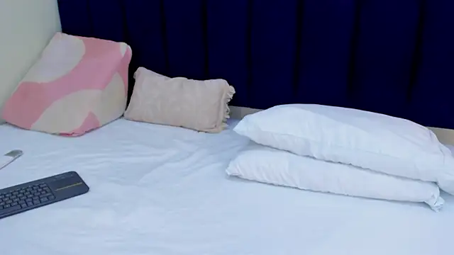 sophieturner mg online show from 03/28/26, 07:13