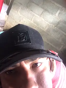 Snapshot of tattoos22 chatting on 09/10/25, 01:44 tattoos22 online show from 09/10/25, 01:44