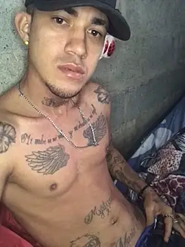 Snapshot of tattoos22 chatting on 10/27/25, 12:20 tattoos22 online show from 10/27/25, 12:20