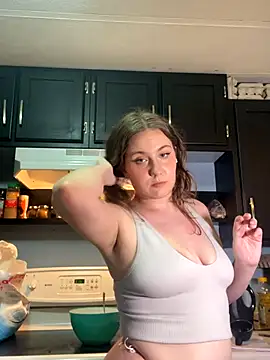 Snapshot of EllieMelts chatting on 10/08/25, 12:30 EllieMelts online show from 10/08/25, 12:30