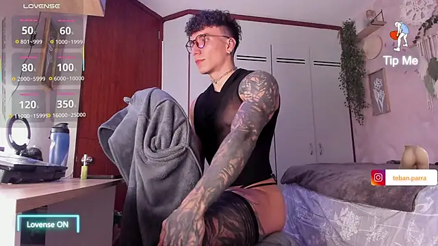 Snapshot of estebandi_do chatting on 10/25/25, 03:47 estebandi do online show from 10/25/25, 03:47