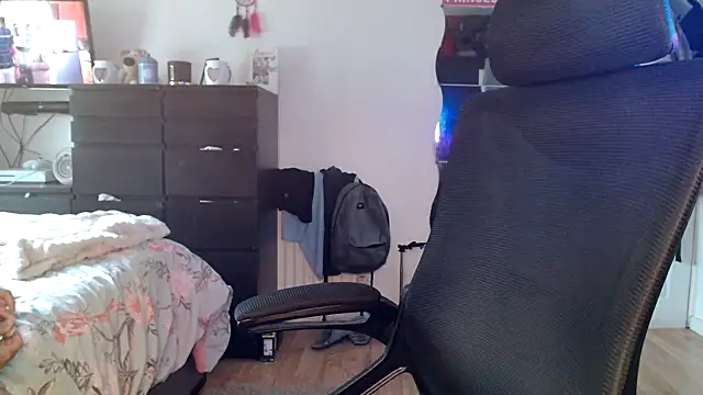 Snapshot of Prill940 chatting on 09/19/25, 06:37 Prill940 online show from 09/19/25, 06:37