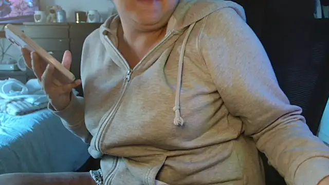 Snapshot of Prill940 chatting on 09/25/25, 07:34 Prill940 online show from 09/25/25, 07:34