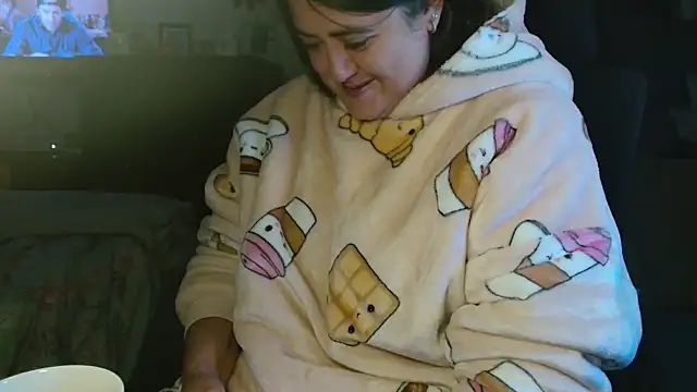 Snapshot of Prill940 chatting on 10/13/25, 04:45 Prill940 online show from 10/13/25, 04:45