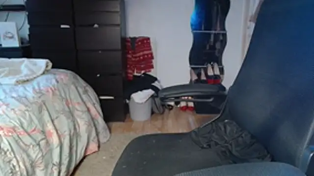 Snapshot of Prill940 chatting on 12/22/25, 08:11 Prill940 online show from 12/22/25, 08:11