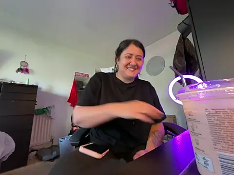 Snapshot of Prill940 chatting on 04/12/26, 08:08 Prill940 online show from 04/12/26, 08:08