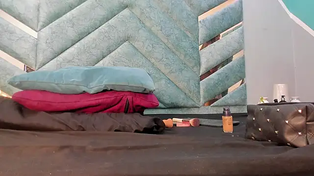 AngelineJolie online show from 10/09/25, 07:01