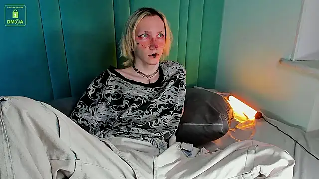 TrissHarper online show from 10/08/25, 03:20