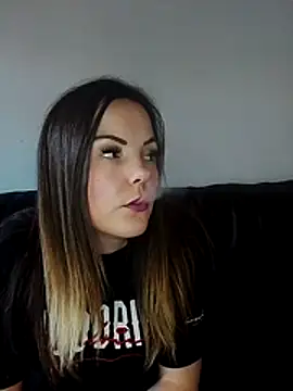 Snapshot of SexyLoLoUK chatting on 12/02/25, 01:39 SexyLoLoUK online show from 12/02/25, 01:39