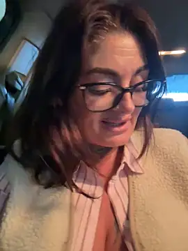 Snapshot of IrishmilfAnna chatting on 04/14/26, 12:11 IrishmilfAnna online show from 04/14/26, 12:11