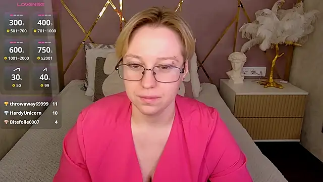 Snapshot of AlexandraGreen chatting on 04/28/26, 02:49 AlexandraGreen online show from 04/28/26, 02:49