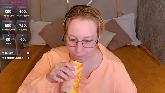 Snapshot of AlexandraGreen chatting on 06/13/26, 05:22 AlexandraGreen online show from 06/13/26, 05:22