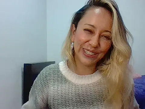 Snapshot of leah_susman chatting on 09/16/25, 01:28 leah susman online show from 09/16/25, 01:28