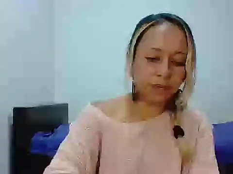 Snapshot of leah_susman chatting on 10/10/25, 02:21 leah susman online show from 10/10/25, 02:21