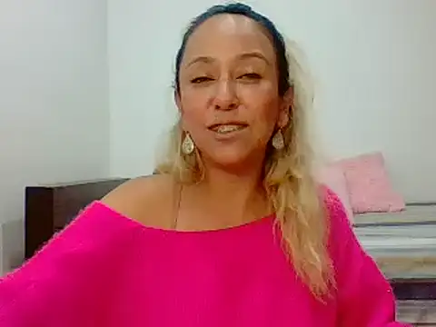Snapshot of leah_susman chatting on 10/15/25, 01:50 leah susman online show from 10/15/25, 01:50