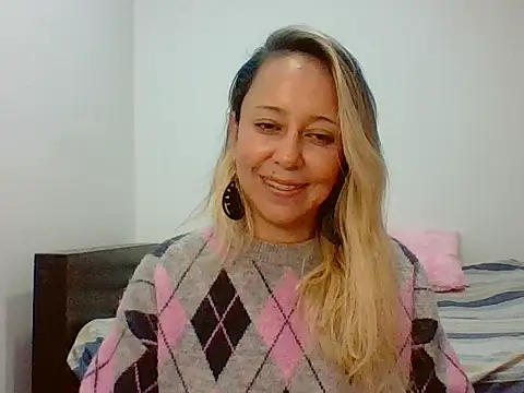 Snapshot of leah_susman chatting on 10/22/25, 02:06 leah susman online show from 10/22/25, 02:06