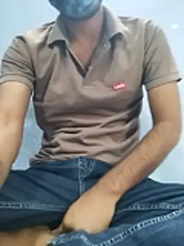 Snapshot of YourTarzan chatting on 10/18/25, 08:59 YourTarzan online show from 10/18/25, 08:59