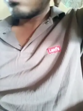 Snapshot of YourTarzan chatting on 10/25/25, 06:43 YourTarzan online show from 10/25/25, 06:43