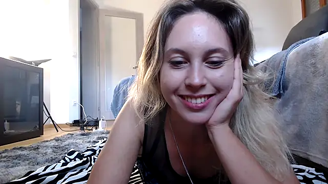 Snapshot of L_Sofia chatting on 10/21/25, 11:11 L Sofia online show from 10/21/25, 11:11