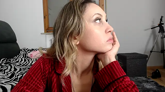 L Sofia online show from 11/05/25, 07:52