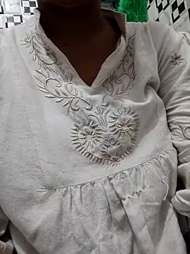 Snapshot of meenu_bhabhi547 chatting on 09/20/25, 12:44 meenu bhabhi547 online show from 09/20/25, 12:44