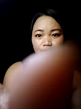 Snapshot of lusy-000 chatting on 10/11/25, 02:44 lusy-000 online show from 10/11/25, 02:44