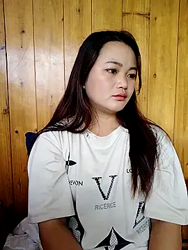 Snapshot of lusy-000 chatting on 10/22/25, 02:56 lusy-000 online show from 10/22/25, 02:56