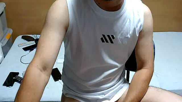 Snapshot of erosuke9 chatting on 09/09/25, 11:21 erosuke9 online show from 09/09/25, 11:21