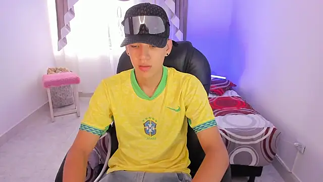 maxthomson boy online show from 09/08/25, 07:02