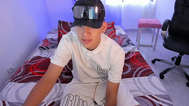 maxthomson boy online show from 09/09/25, 03:44