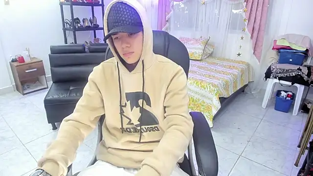 maxthomson boy online show from 09/15/25, 08:53