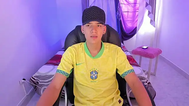 maxthomson boy online show from 09/16/25, 06:53