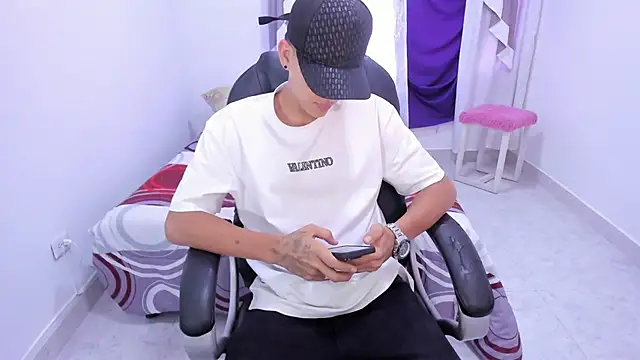 maxthomson boy online show from 09/17/25, 08:10