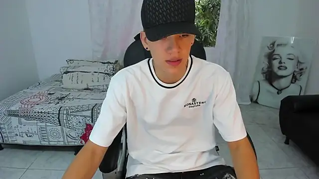 maxthomson boy online show from 09/27/25, 07:52