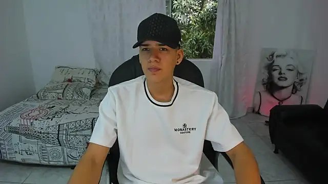 maxthomson boy online show from 09/30/25, 07:30