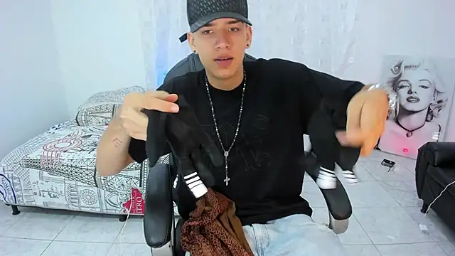 maxthomson boy online show from 10/01/25, 08:04