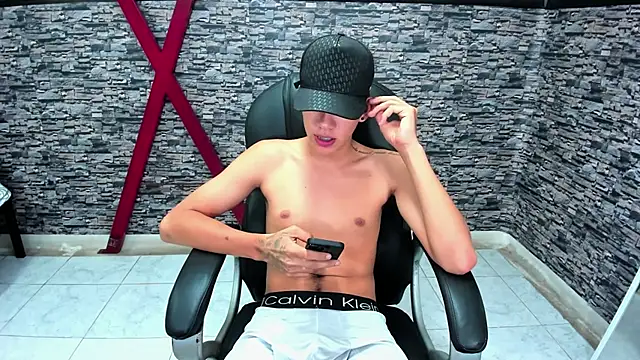 maxthomson boy online show from 10/04/25, 08:01