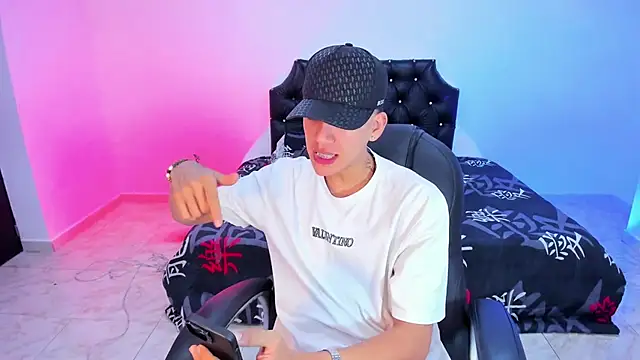 maxthomson boy online show from 10/11/25, 07:45