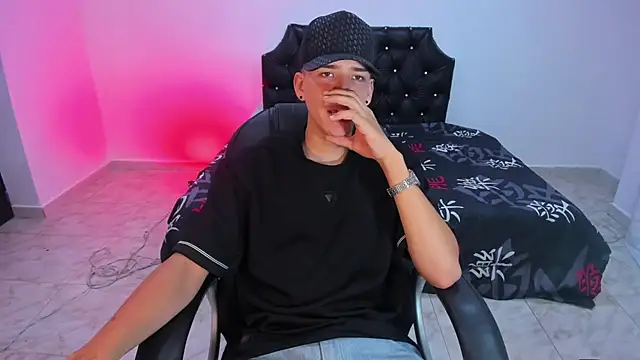 maxthomson boy online show from 10/16/25, 09:27