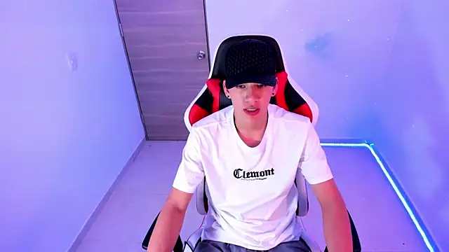 maxthomson boy online show from 10/21/25, 03:40