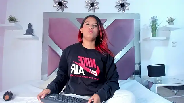 Meegan Doll online show from 10/27/25, 01:37