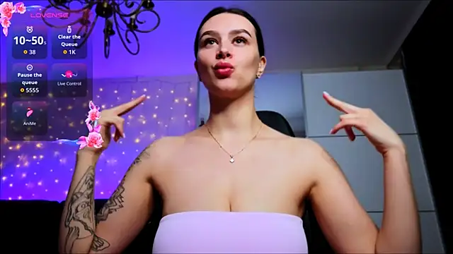 Veronica Larsson online show from 04/21/26, 07:06