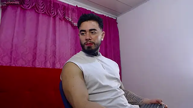 Snapshot of tommyblessd1 chatting on 07/17/26, 05:36 tommyblessd1 online show from 07/17/26, 05:36