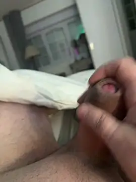 Snapshot of ejaculationmassive chatting on 11/18/25, 03:01 ejaculationmassive online show from 11/18/25, 03:01