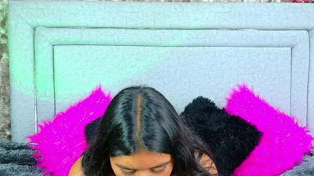 SharaRous online show from 11/19/25, 12:05