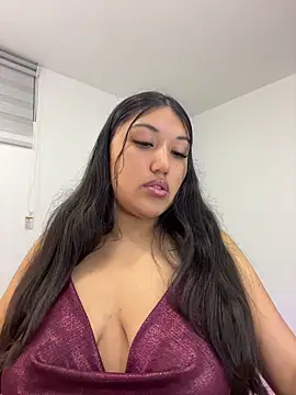 Snapshot of SharaRous chatting on 05/02/26, 12:48 SharaRous online show from 05/02/26, 12:48