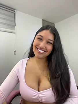 Snapshot of SharaRous chatting on 05/12/26, 01:03 SharaRous online show from 05/12/26, 01:03
