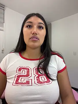 Snapshot of SharaRous chatting on 05/15/26, 11:56 SharaRous online show from 05/15/26, 11:56