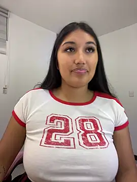 Snapshot of SharaRous chatting on 05/16/26, 12:07 SharaRous online show from 05/16/26, 12:07