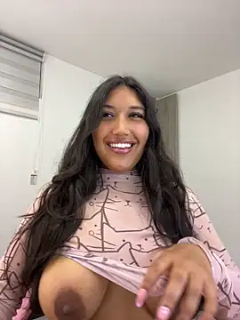 Snapshot of SharaRous chatting on 05/19/26, 01:56 SharaRous online show from 05/19/26, 01:56